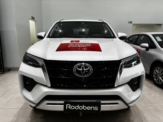 TOYOTA HILUX SW4 2.8 D-4D TURBO DIESEL SRX 4X4 AUTOMÁTICO TOYOTA HILUX SW4 2.8 D-4D TURBO DIESEL SRX 4X4 AUTOMÁTICO